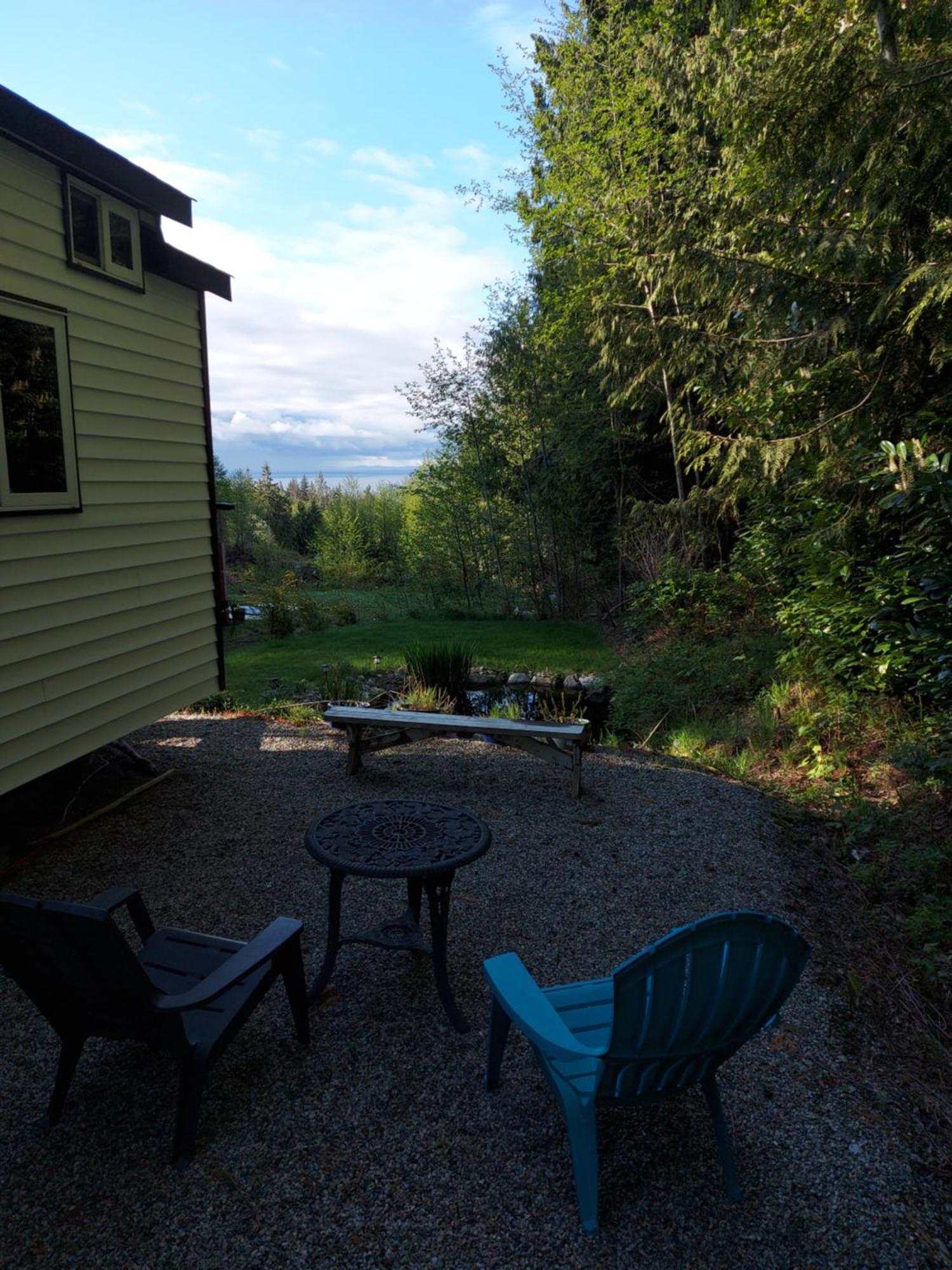 A Tiny Escape Villa Roberts Creek Стая снимка