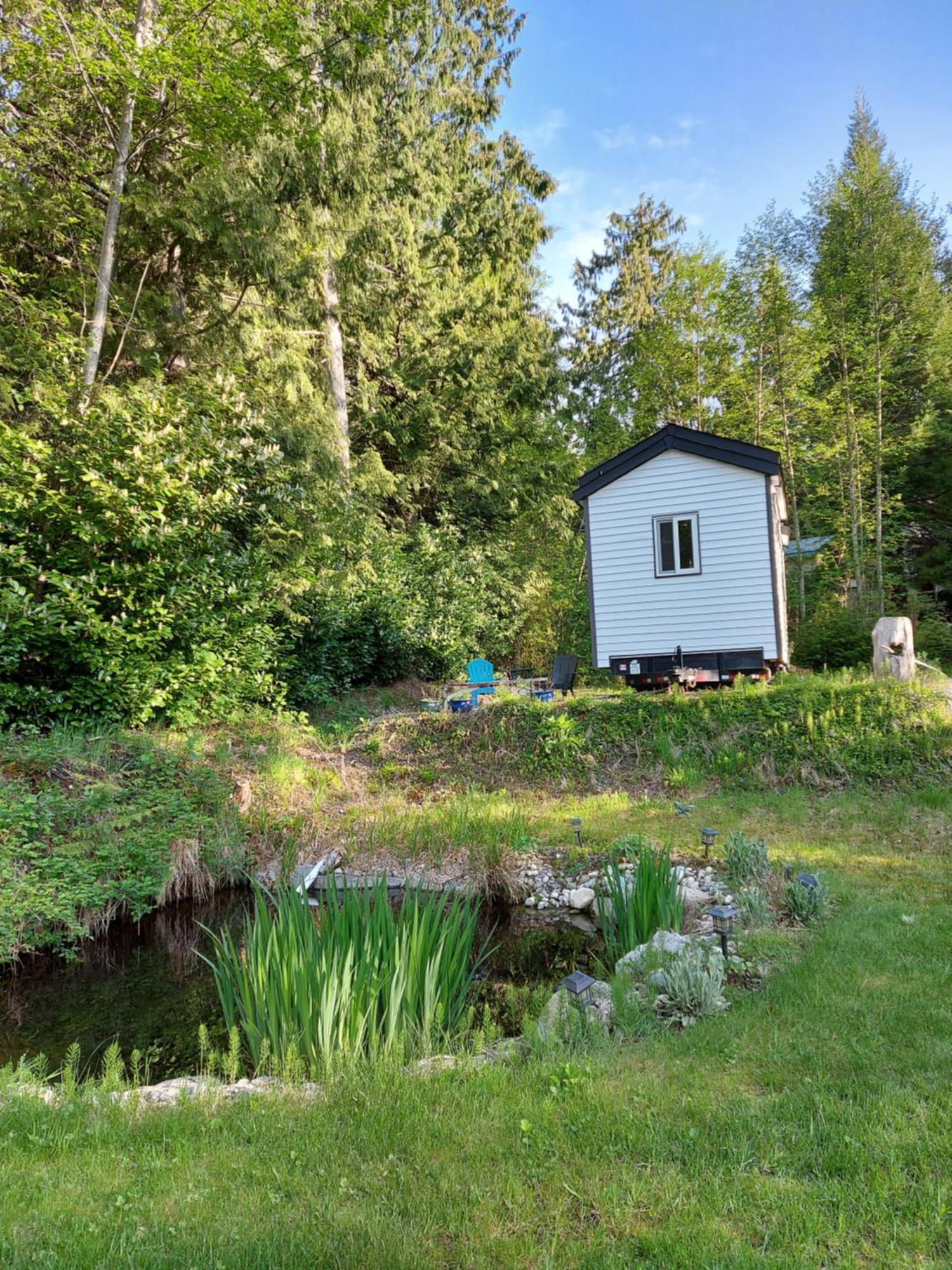 A Tiny Escape Villa Roberts Creek Стая снимка